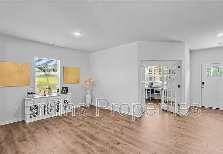 349 Willowbrooke Way — Photo 2