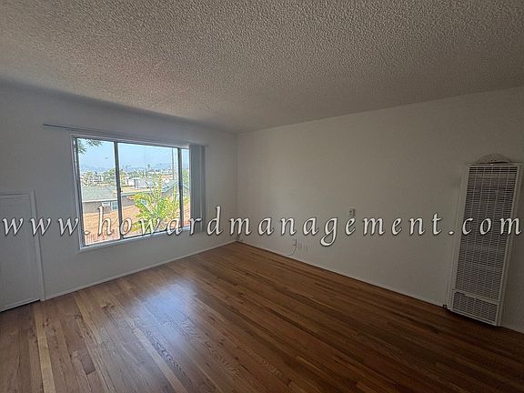4th image of 2710 Bellevue Ave APT 4