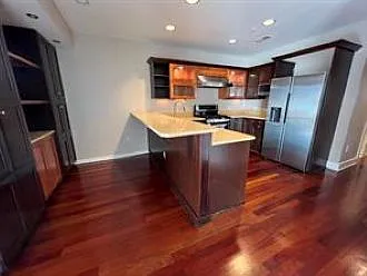 9 W River St #2 — Photo 4