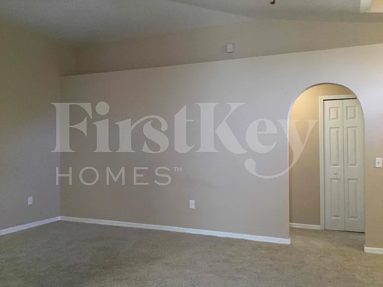 425 Hammerstone Ave — Photo 6