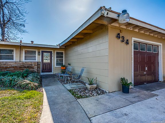 5th image of 434 GILBERT LN
