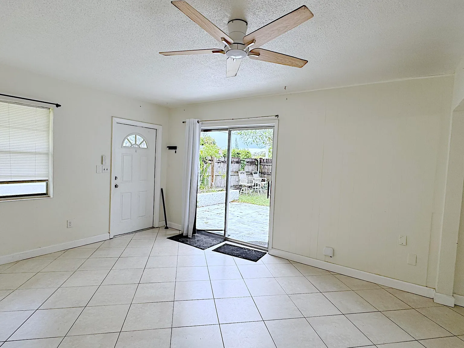 2 bed, 1.0 bath, 900 sqft, $2,495 — Photo 4