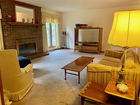 4th image of 105 Hickory Hill Dr