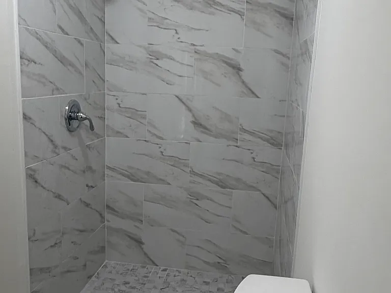812 Salem Ave — Photo 6