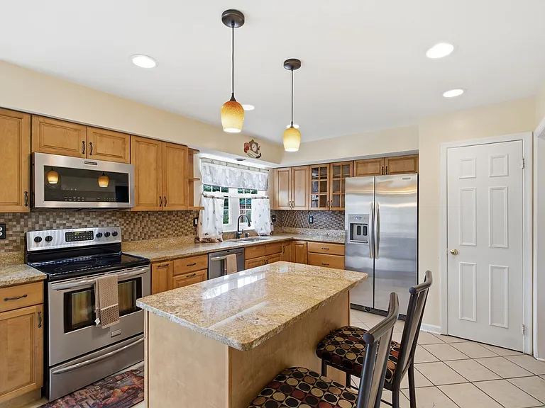 10205 Balsamwood Dr — Photo 5