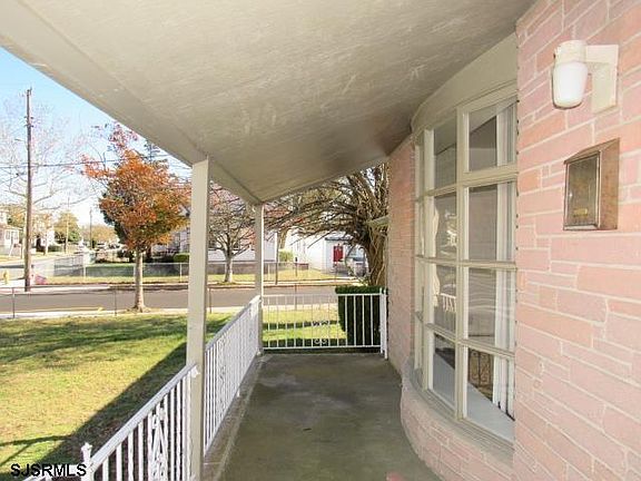 4th image of 1600 Emerson Ave