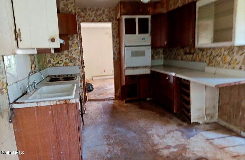 5th image of 1027 Township Road