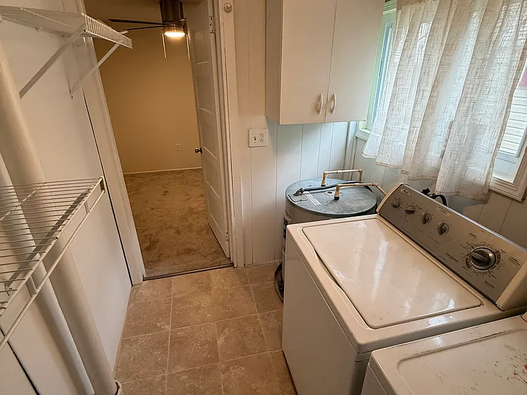 Laundry room/2nd bedroom closet