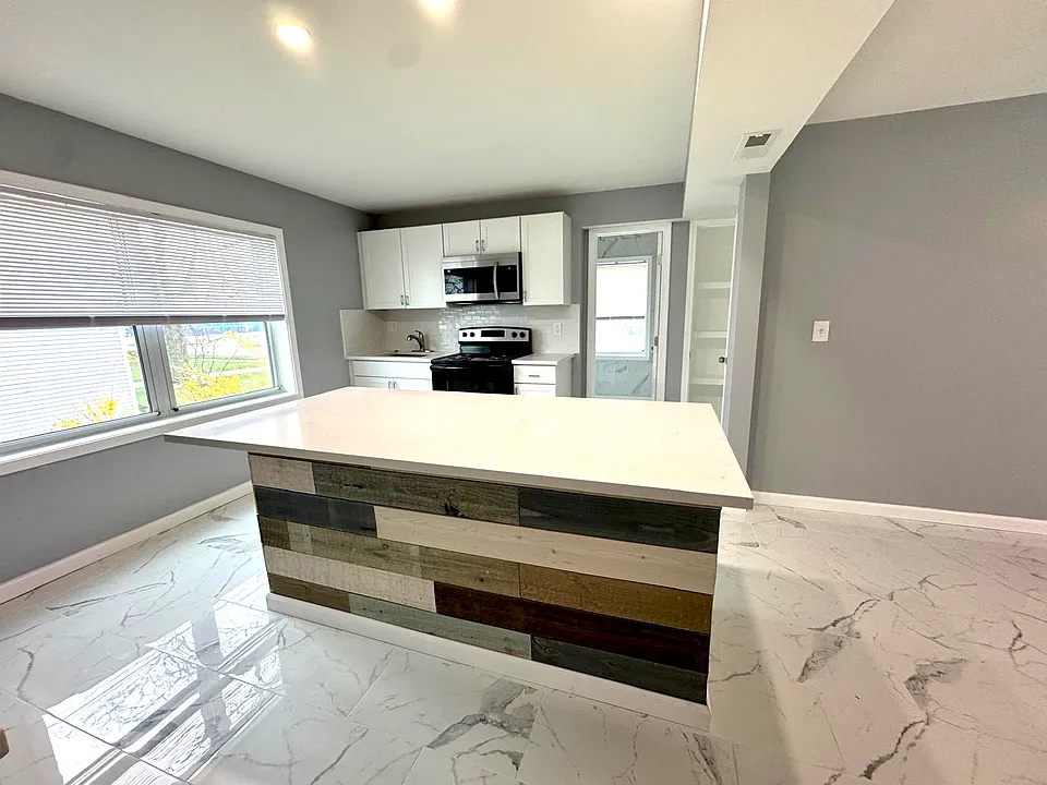 1163-1203 E Erie Ave #B4