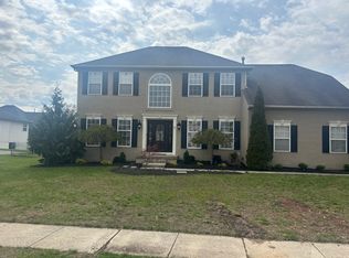 4 Primrose Dr, Burlington, NJ 08016
