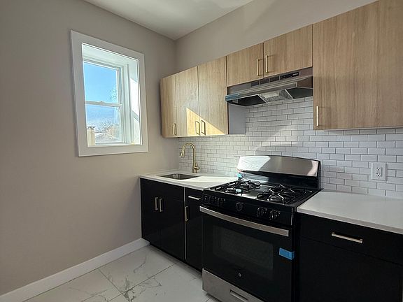 3rd image of 190 Park St #7A