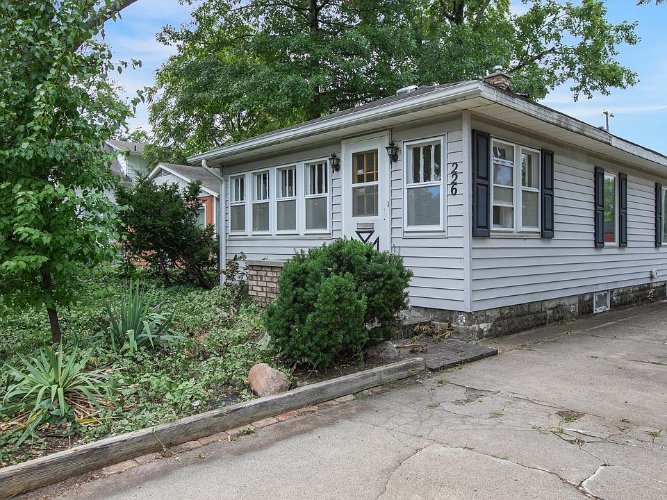 1st image of 226 E Jefferson Blvd