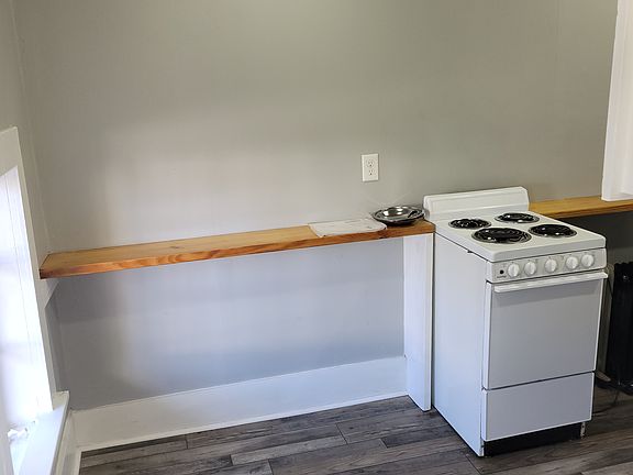 3rd image of 18 N Elm St #1/2