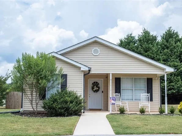 407 Dove Ln, Social Circle, GA 30025