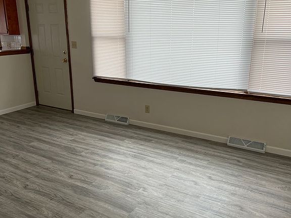 3rd image of 3410 Garfield Dr #2415