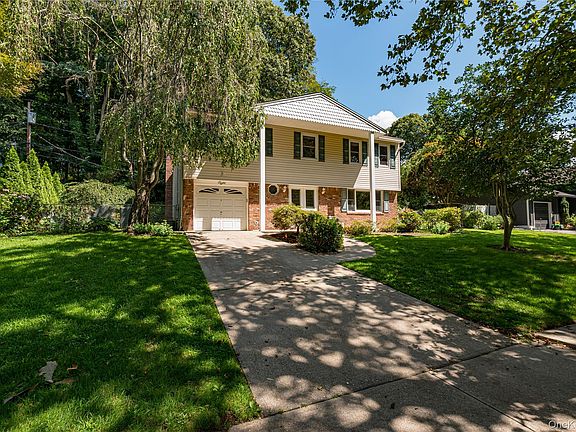 4th image of 8 Salisbury Drive N