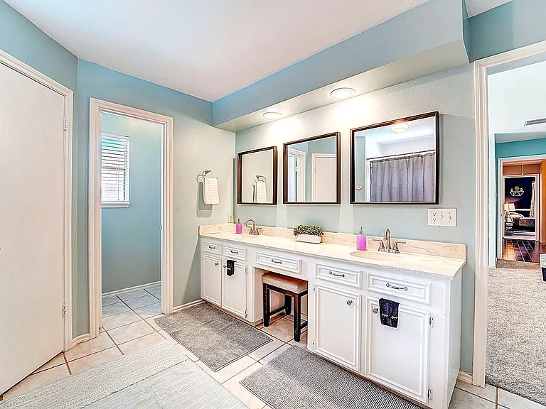 8111 Pine Green Ln — Photo 36