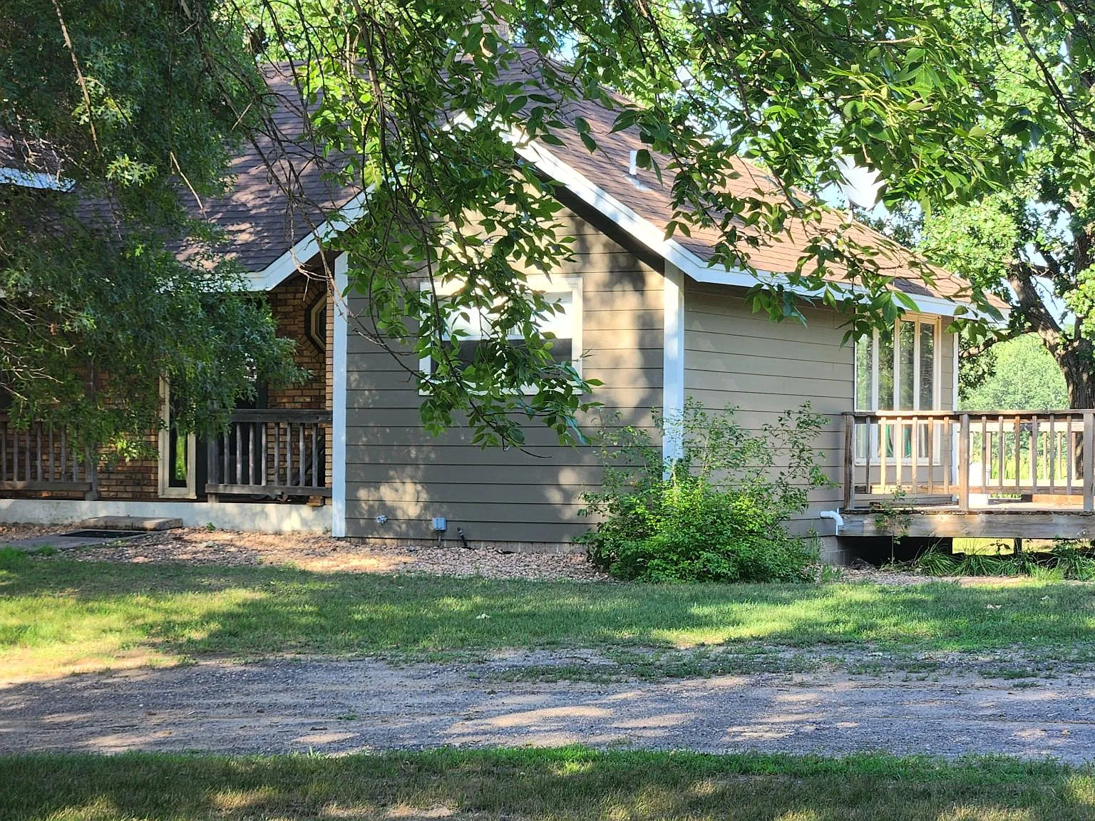 3 bed, 1885 sqft, $2,500 — Photo 2
