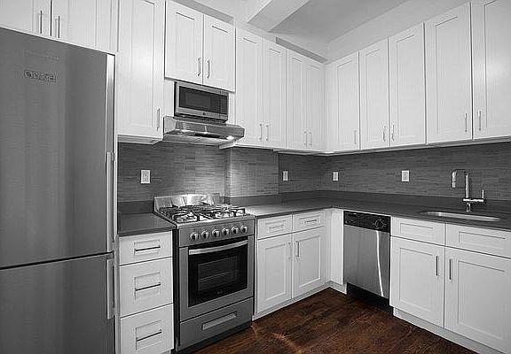 3rd image of 19 W 69th St #304305