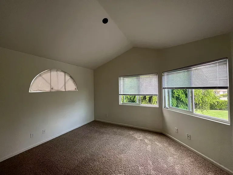 1270 Farmington Pl — Photo 8