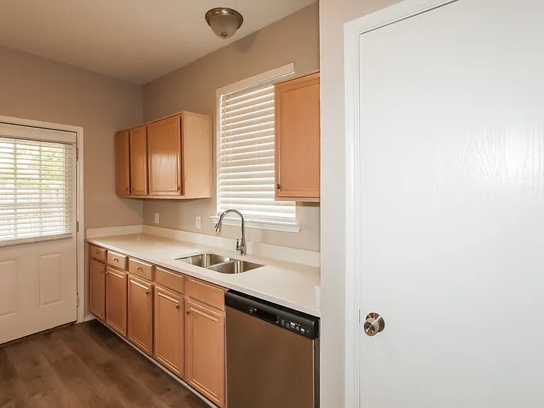 7213 Park Creek Cir W — Photo 6