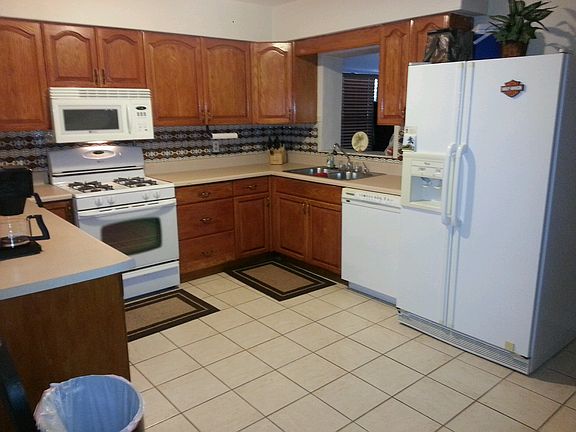 4th image of 832 75th Ave N
