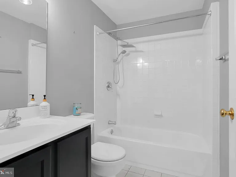 2548 Port Potomac Ave — Photo 34