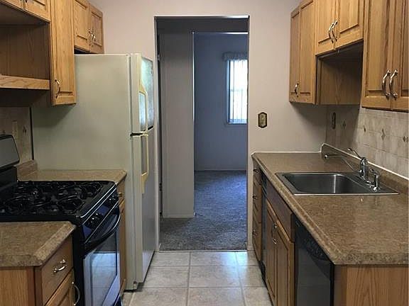 5th image of 446 Somerset Dr APT J