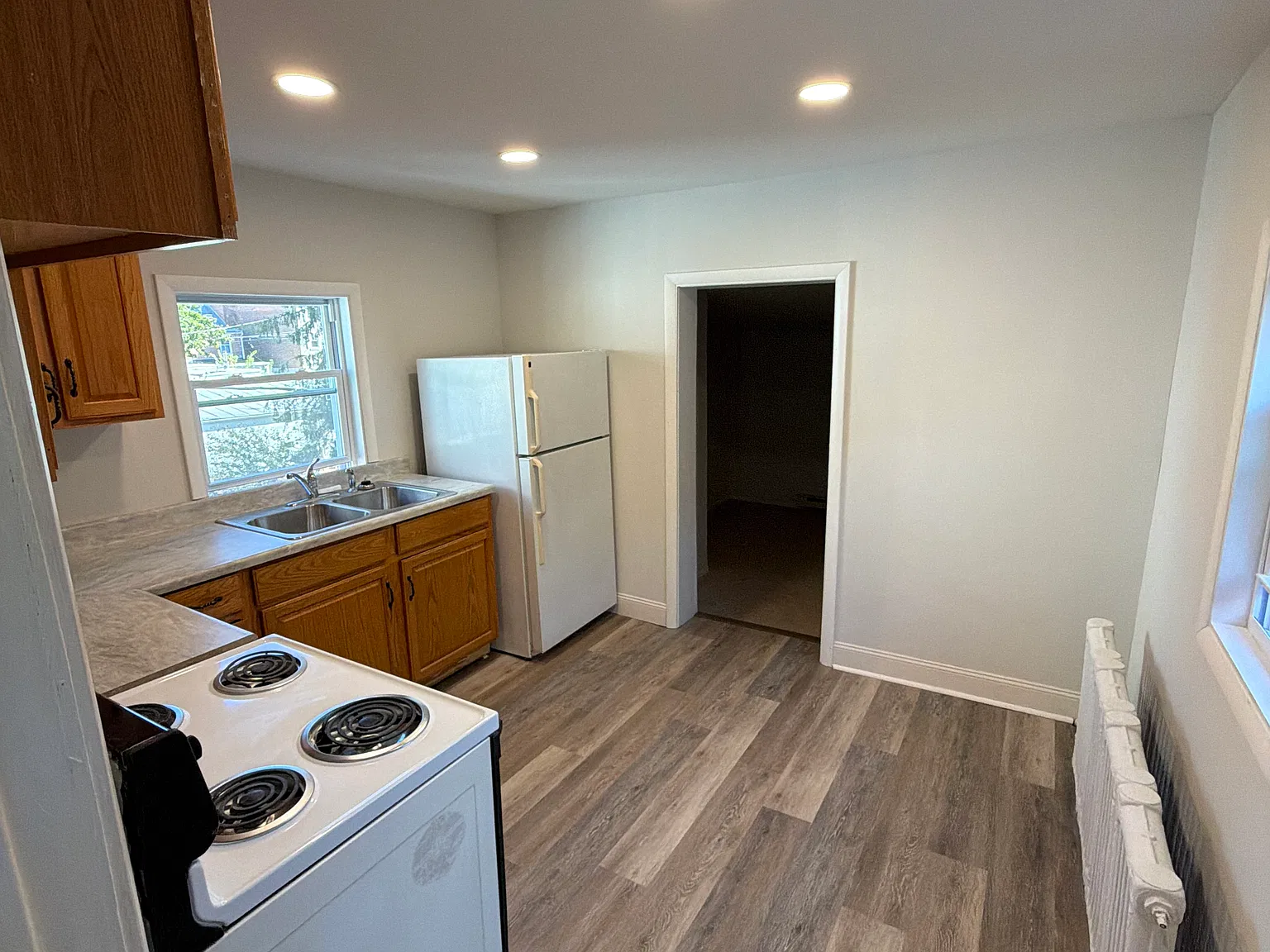 236 W Pomfret St — Photo 4