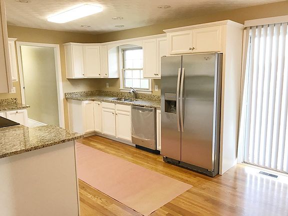 2nd image of 1209 Larkwood Dr