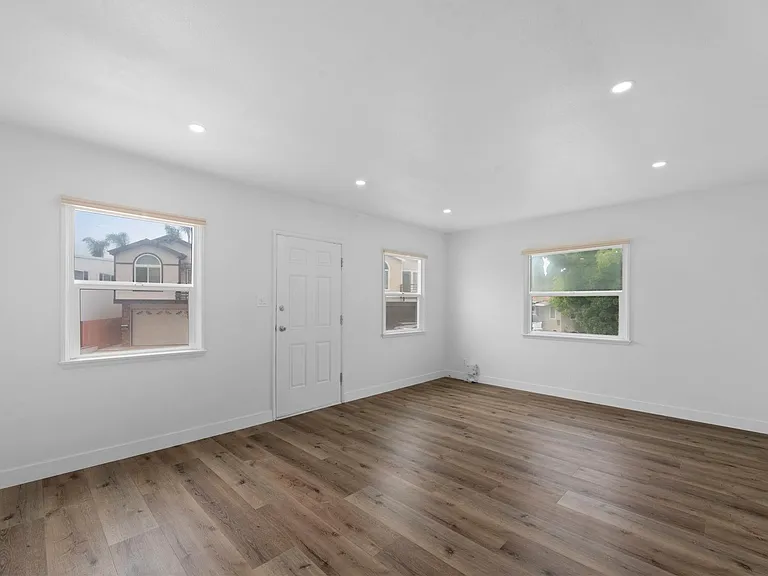 1304 Corona St — Photo 10