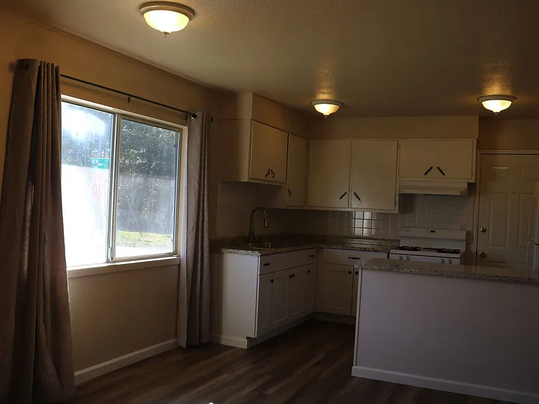 3588 Pine St — Photo 14
