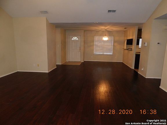 2nd image of 205 Dove Ct E