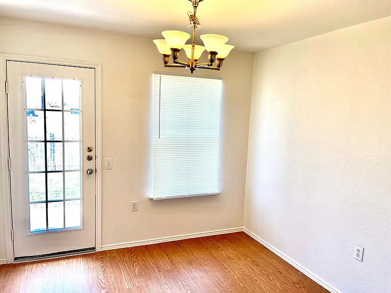 1401 Coriander Dr — Photo 7