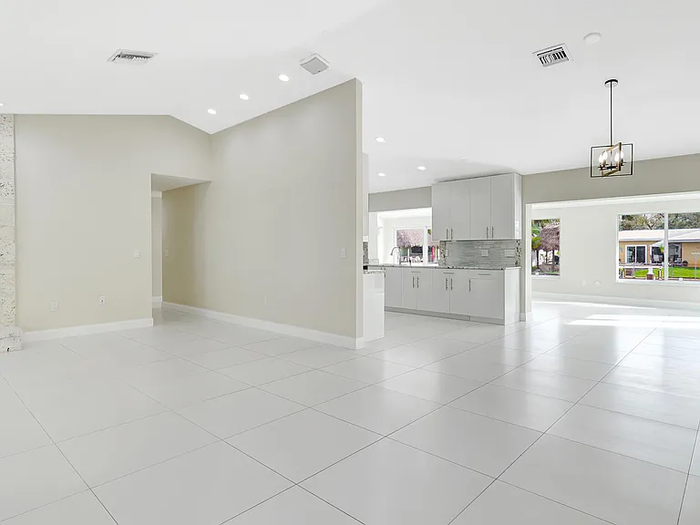 1412 NE 53rd Ct — Photo 10