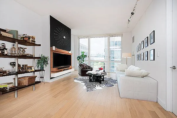 22 N 6th St APT 8G photo 1