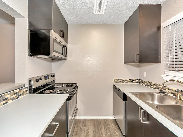Hulen Park Place — Photo 2