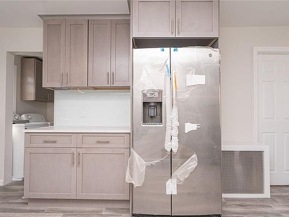 4th image of 203 Waverly Ave