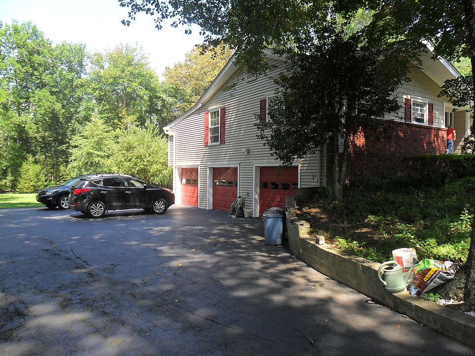 2nd image of 27 Brentwood Dr