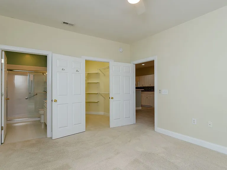 204 Hilliard Ct — Photo 13