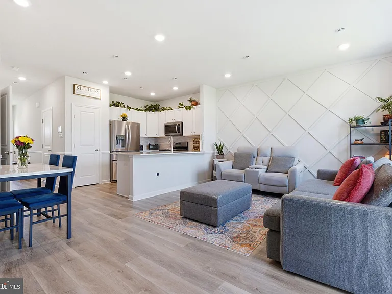 53 Elliot Ln — Photo 3