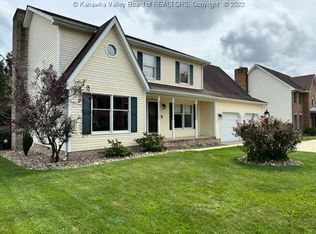44 Doral St, Hurricane, WV 25526