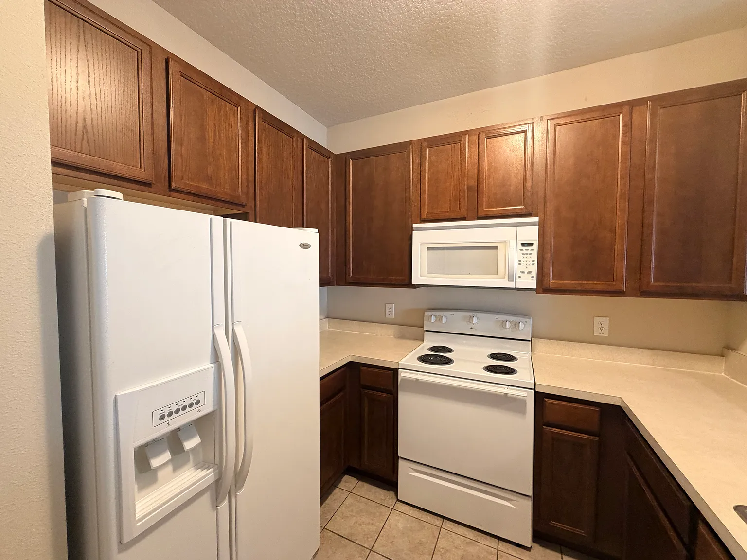 3 bed, 2.5 bath, 1423 sqft, $2,000 — Photo 4