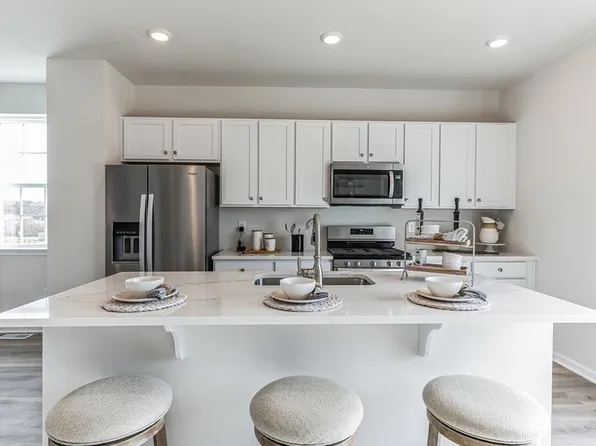 8 Baybreeze Dr, Waretown, NJ 08758