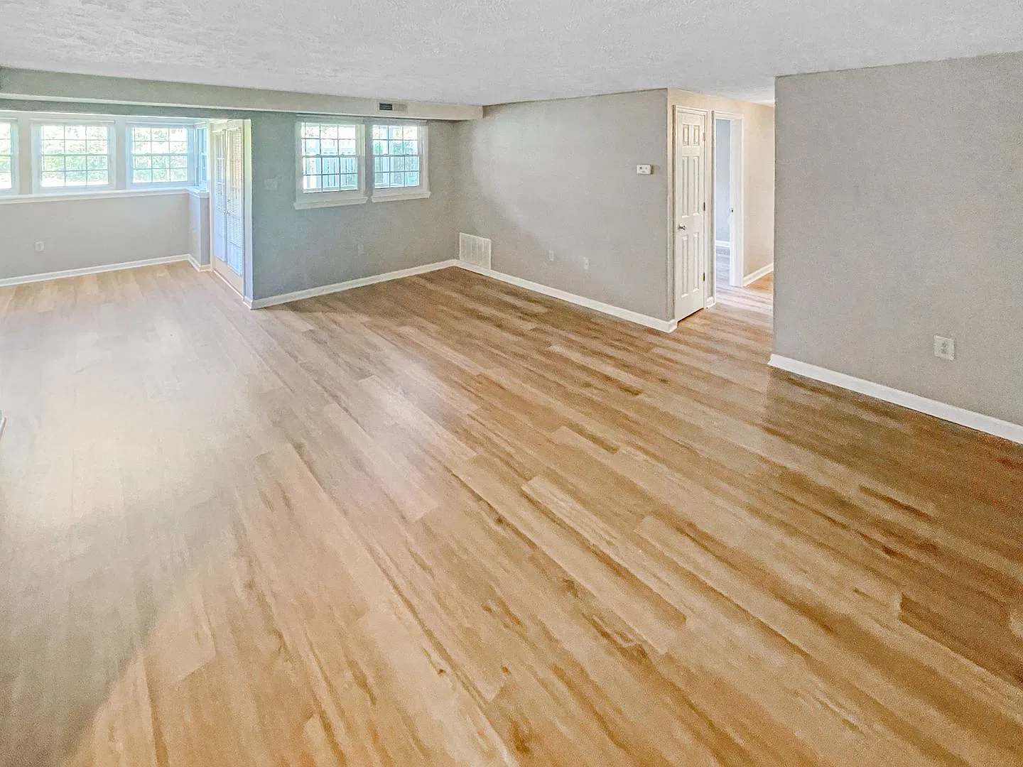 2 bedroom/2 bath condo in Glen Allen — Photo 2
