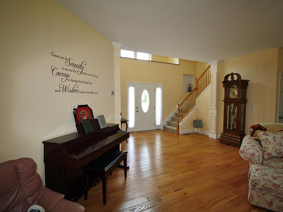 1st image of 102 Peakland Ct