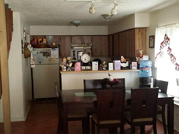 Dining area can be overlooked from the kitchen