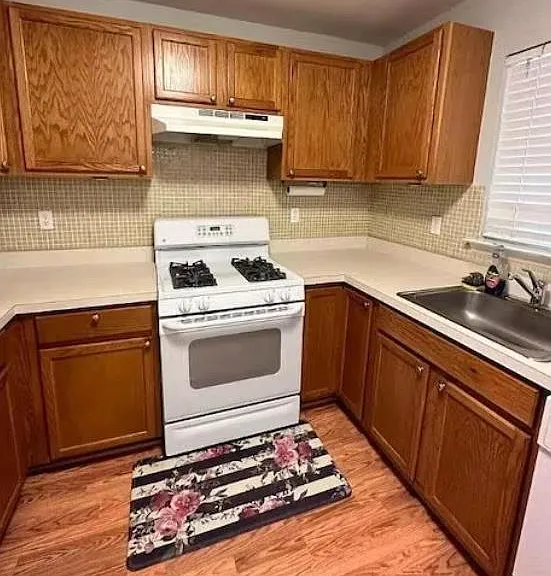 36B-36 Henry St #B — Photo 8
