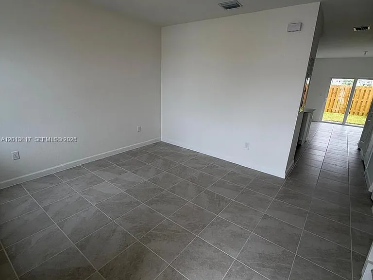2643 SE 27th St #2643 — Photo 2