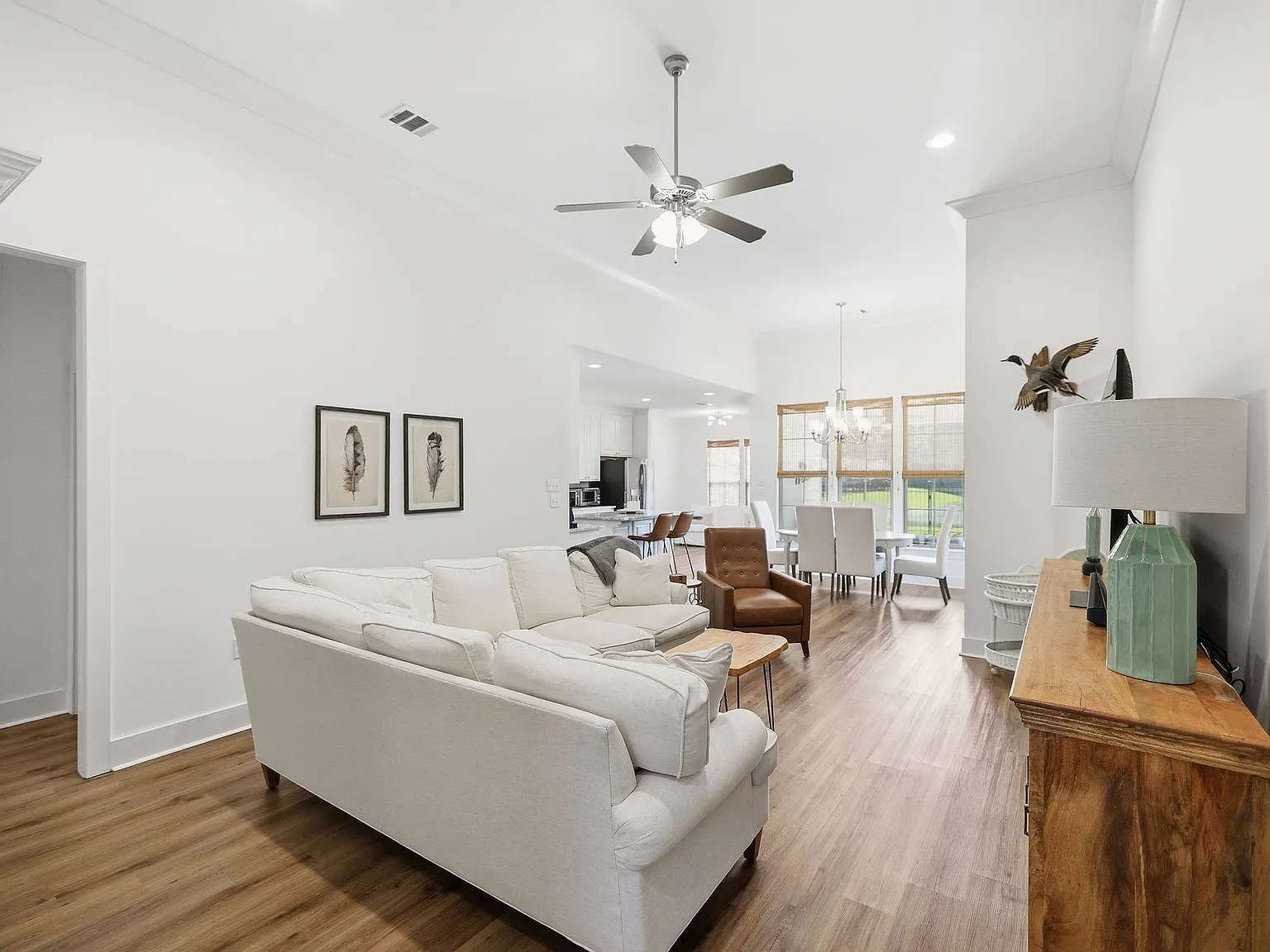 4 bed, 1709 sqft, $2,400 — Photo 3